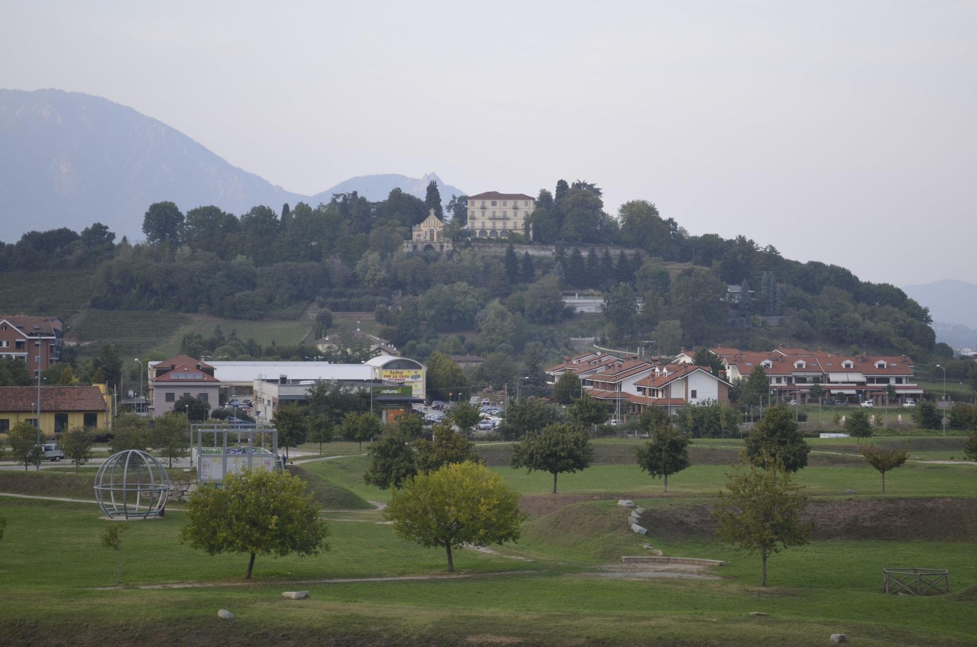 Hotel Cavalieri Pinerolo Buitenkant foto